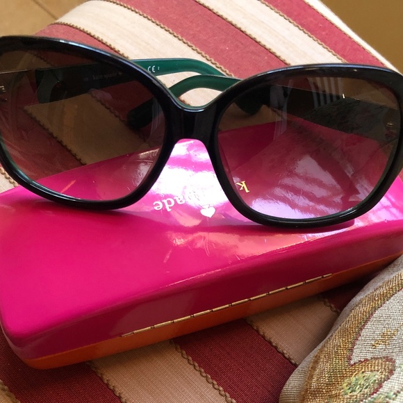 kate spade Accessories - 🎉HP🎉 Kate Spade New York Carmel Sunglasses  Case